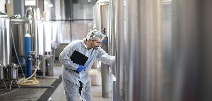 Refrigeração industrial convencional ou gelo seco: vantagens e desvantagens para o armazenamento