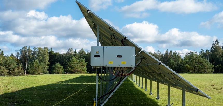 Inversor de frequência e bomba solar: eficiência energética em sistemas de bombeamento